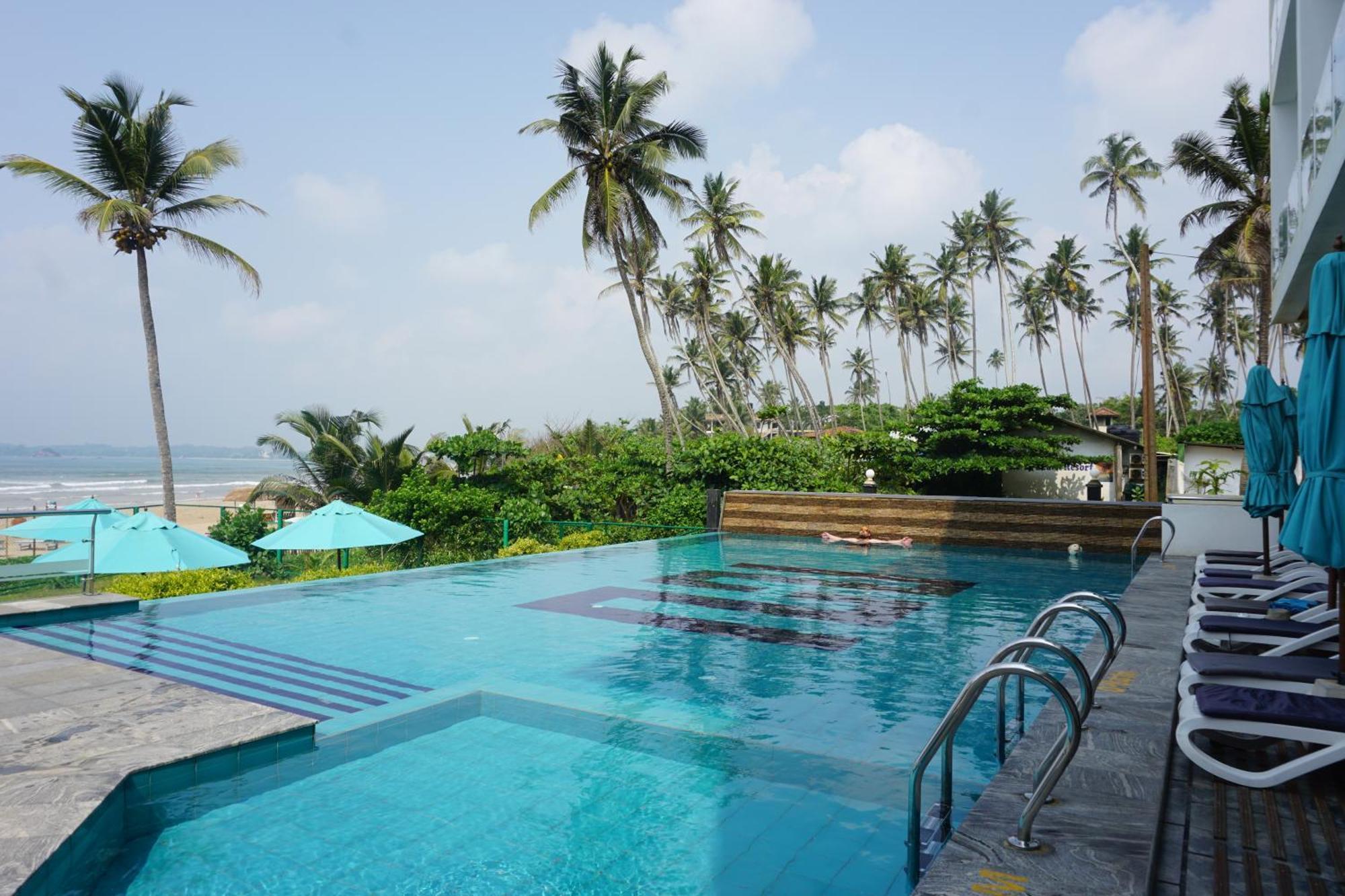ทะเวนตี้-ทู เวลิคมเบย์ Hotel เวลิกามา ภายนอก รูปภาพ
