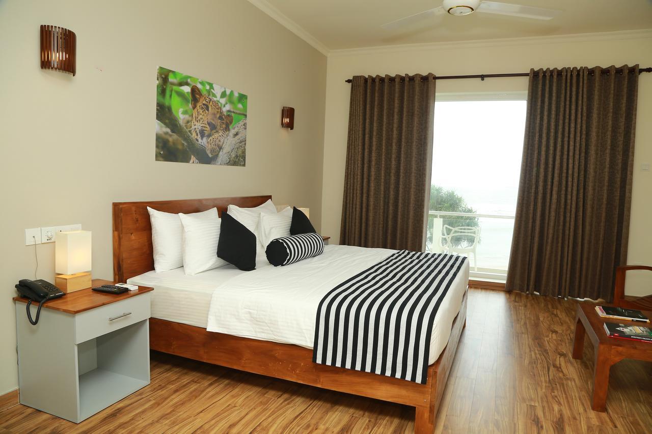 ทะเวนตี้-ทู เวลิคมเบย์ Hotel เวลิกามา ภายนอก รูปภาพ