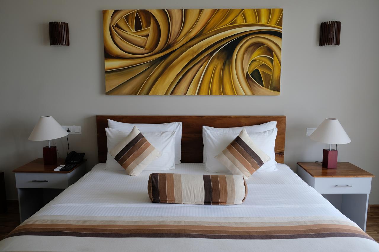 ทะเวนตี้-ทู เวลิคมเบย์ Hotel เวลิกามา ภายนอก รูปภาพ