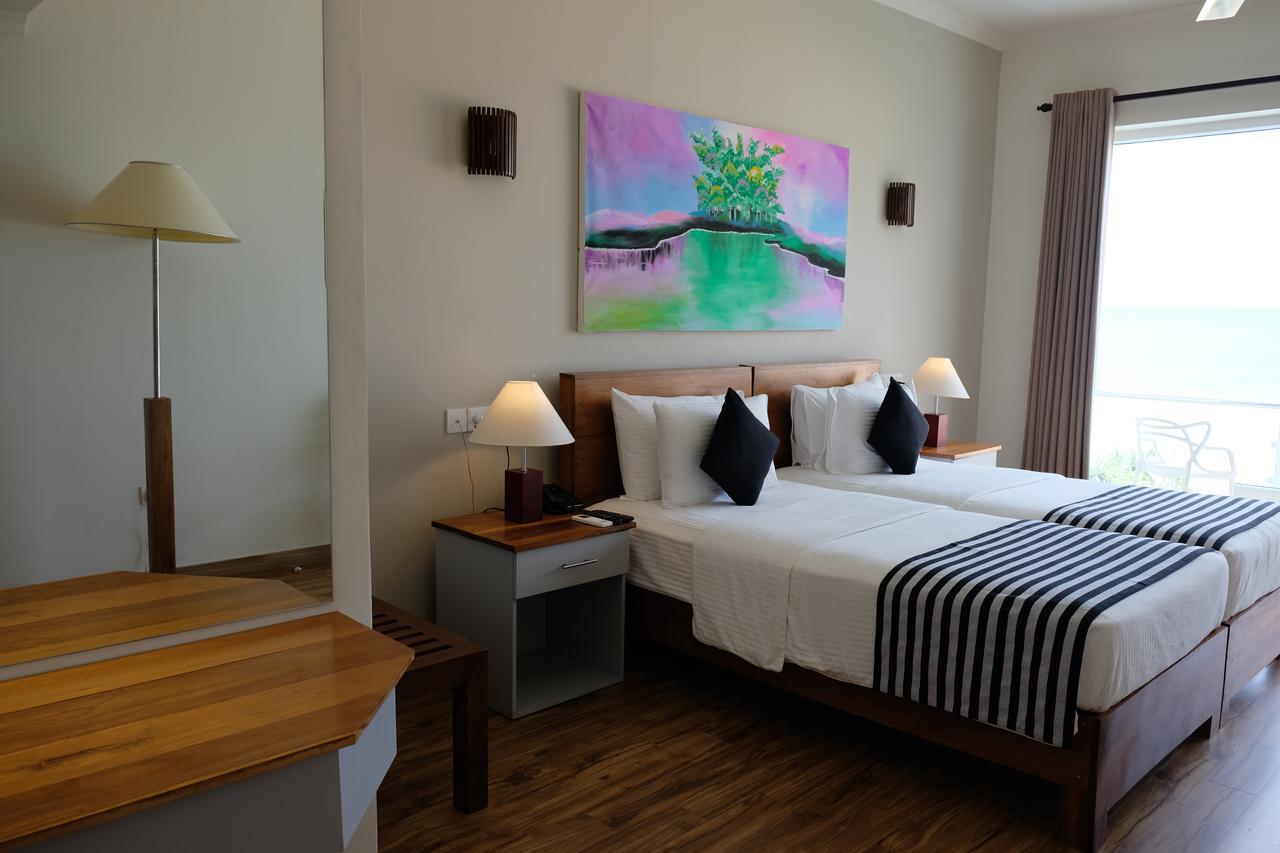 ทะเวนตี้-ทู เวลิคมเบย์ Hotel เวลิกามา ภายนอก รูปภาพ