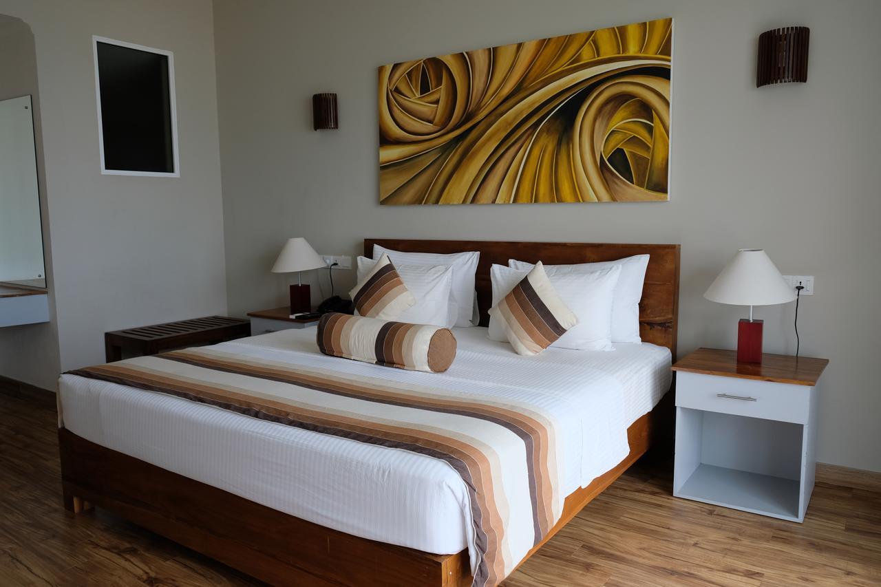 ทะเวนตี้-ทู เวลิคมเบย์ Hotel เวลิกามา ภายนอก รูปภาพ