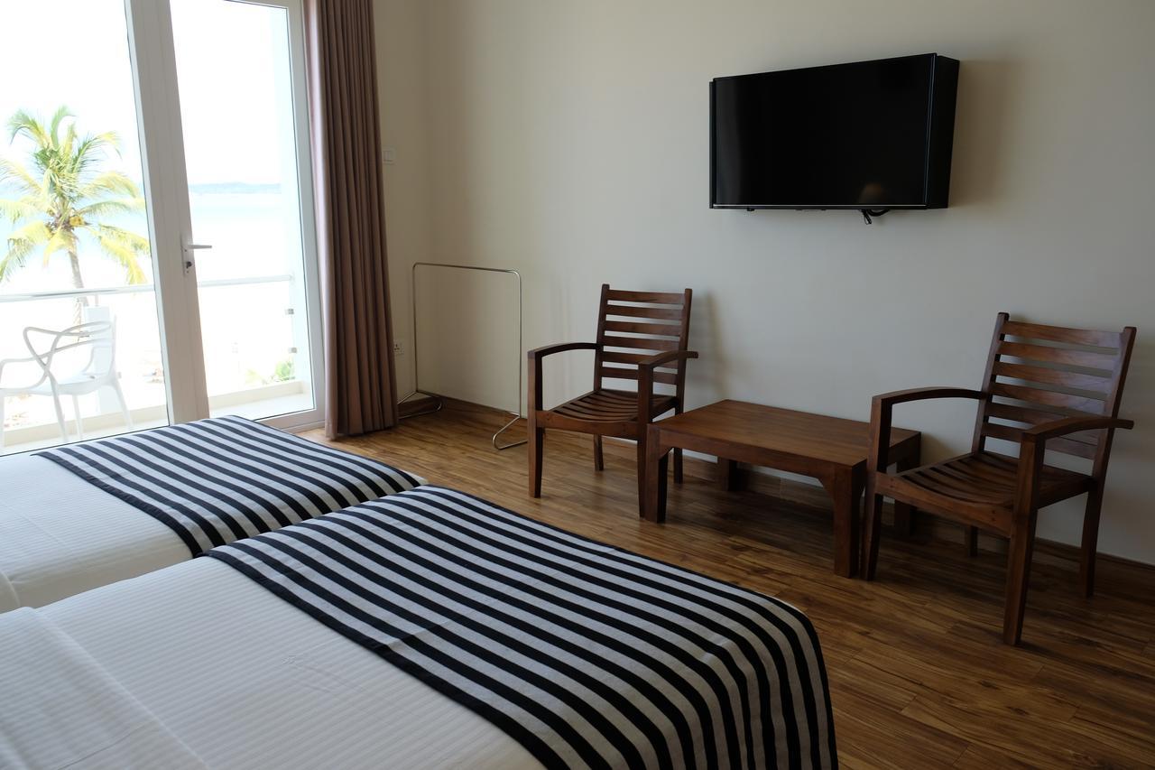 ทะเวนตี้-ทู เวลิคมเบย์ Hotel เวลิกามา ภายนอก รูปภาพ