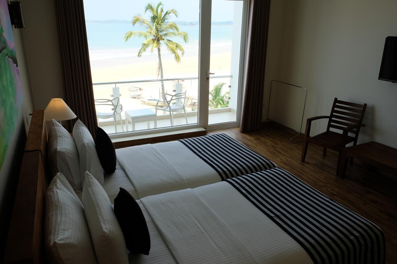 ทะเวนตี้-ทู เวลิคมเบย์ Hotel เวลิกามา ภายนอก รูปภาพ