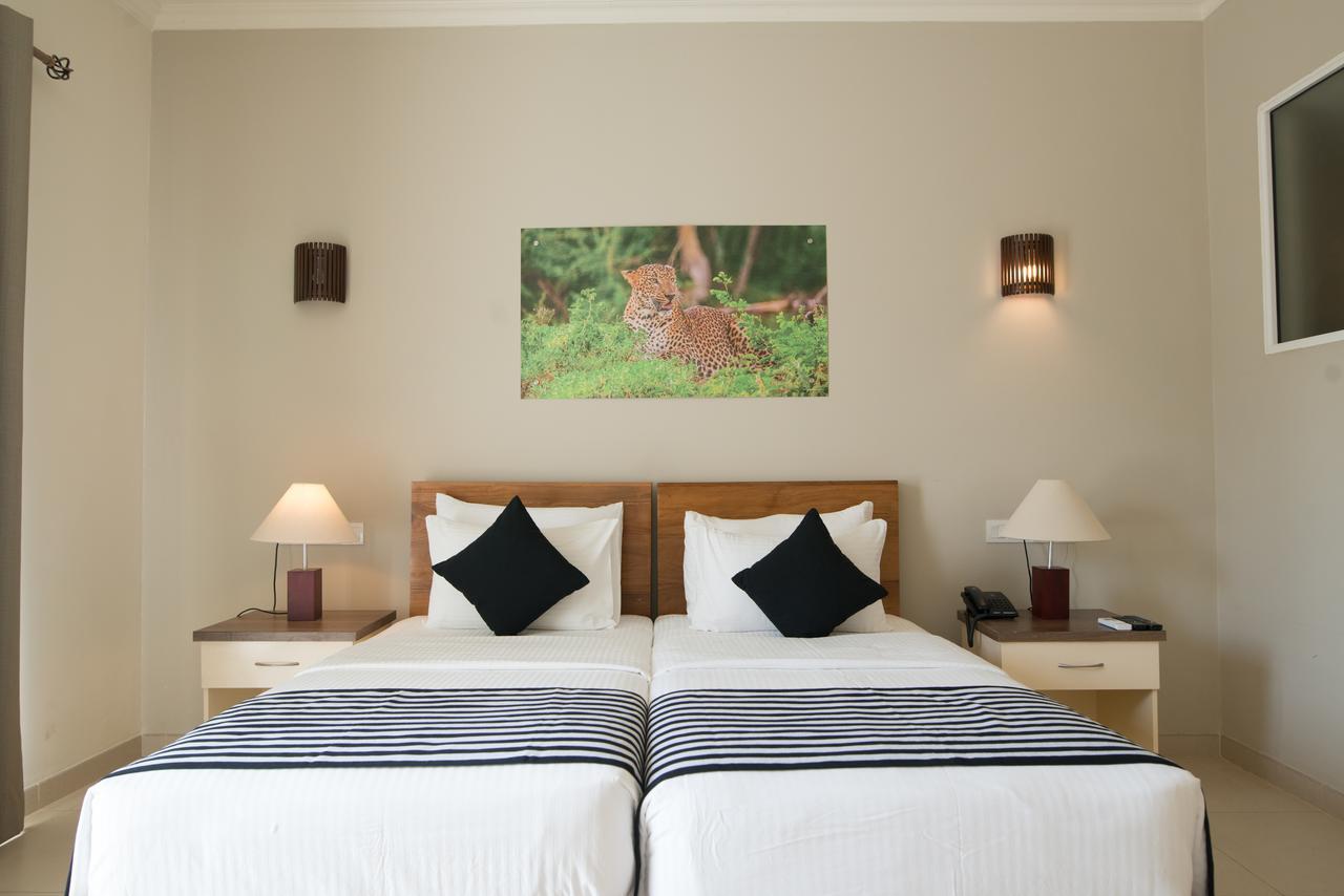 ทะเวนตี้-ทู เวลิคมเบย์ Hotel เวลิกามา ภายนอก รูปภาพ