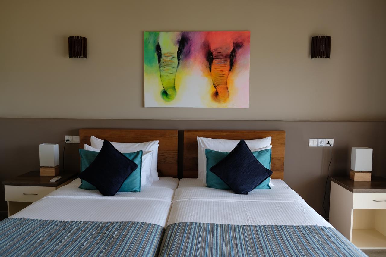 ทะเวนตี้-ทู เวลิคมเบย์ Hotel เวลิกามา ภายนอก รูปภาพ