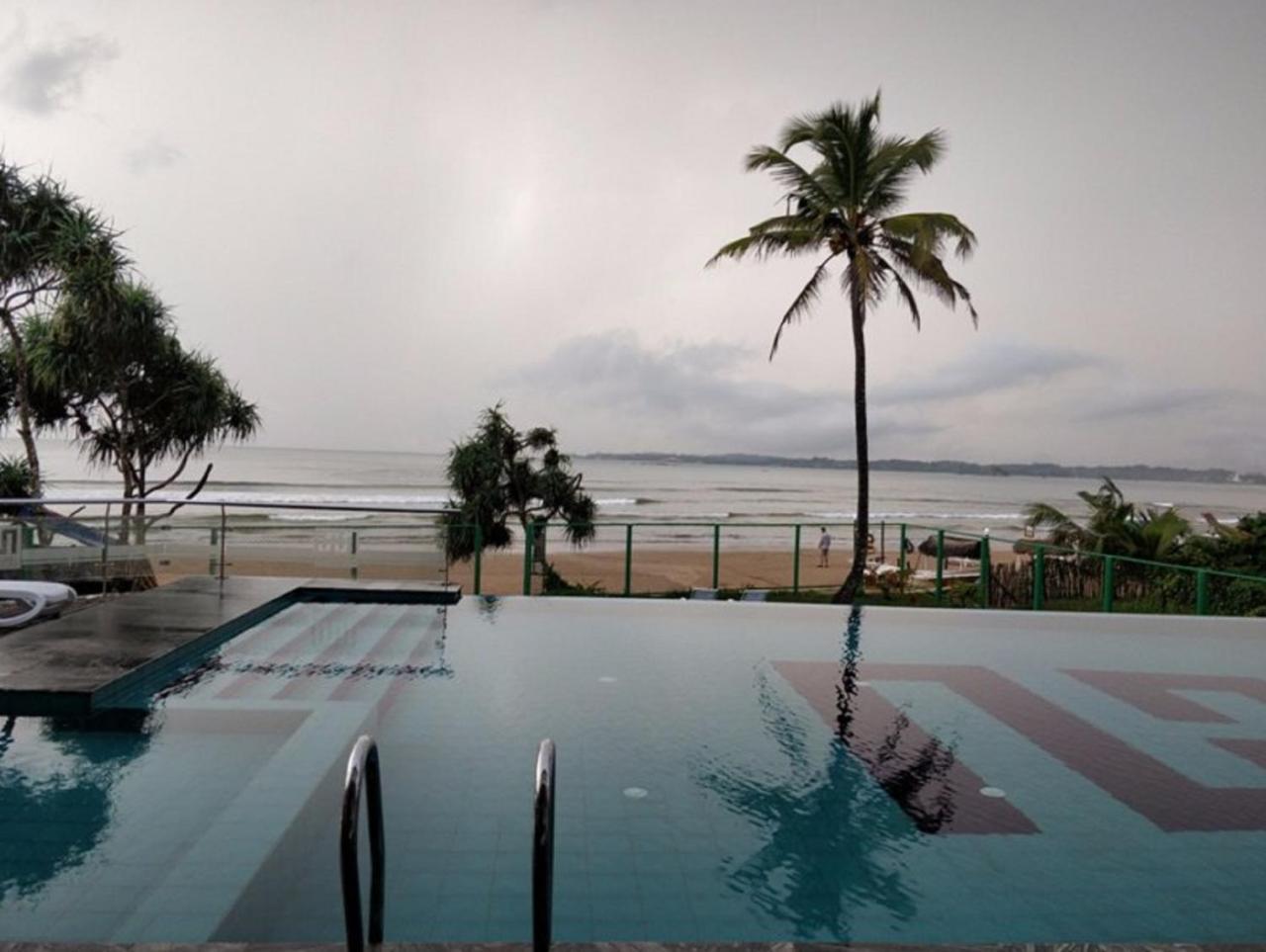 ทะเวนตี้-ทู เวลิคมเบย์ Hotel เวลิกามา ภายนอก รูปภาพ