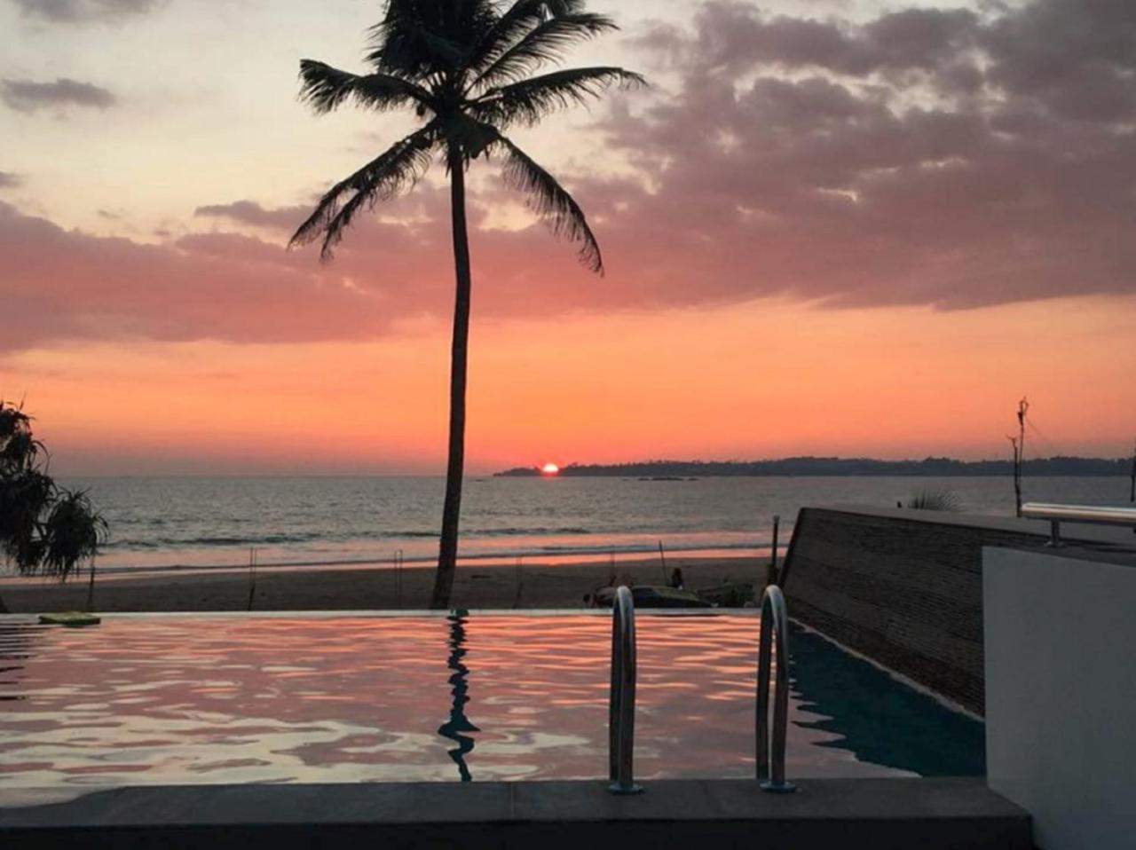 ทะเวนตี้-ทู เวลิคมเบย์ Hotel เวลิกามา ภายนอก รูปภาพ