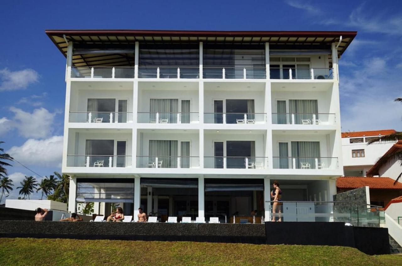 ทะเวนตี้-ทู เวลิคมเบย์ Hotel เวลิกามา ภายนอก รูปภาพ